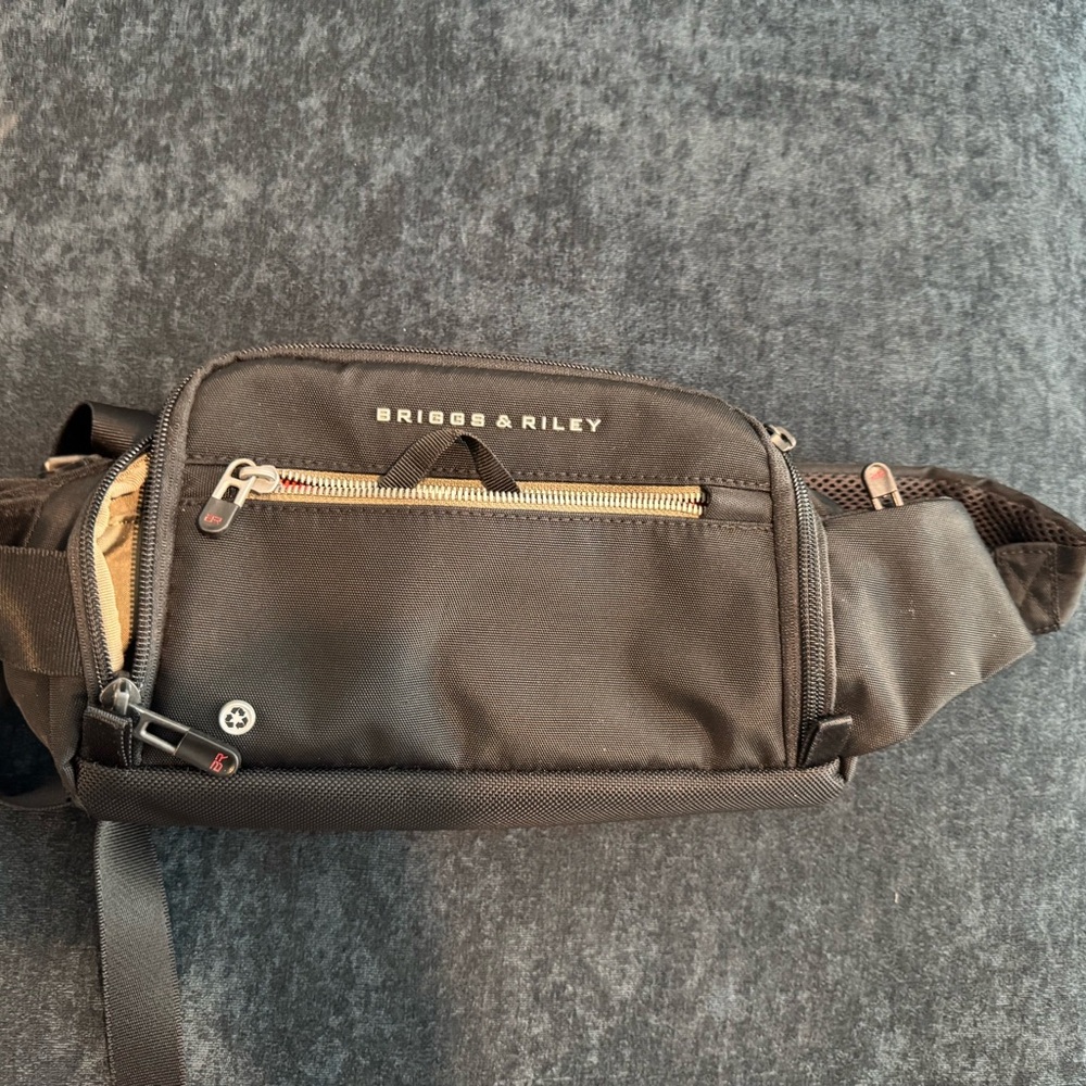 Briggs & Riley Black Sling Bag